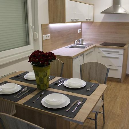 מריבור Petite Apartment מראה חיצוני תמונה